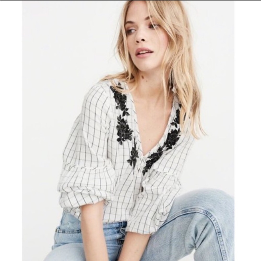 Abercrombie | Embroidered Grid Peasant Blouse